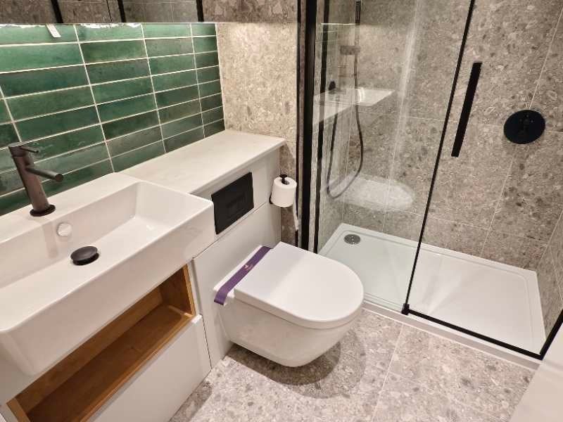 Flat Date Street in Greater London