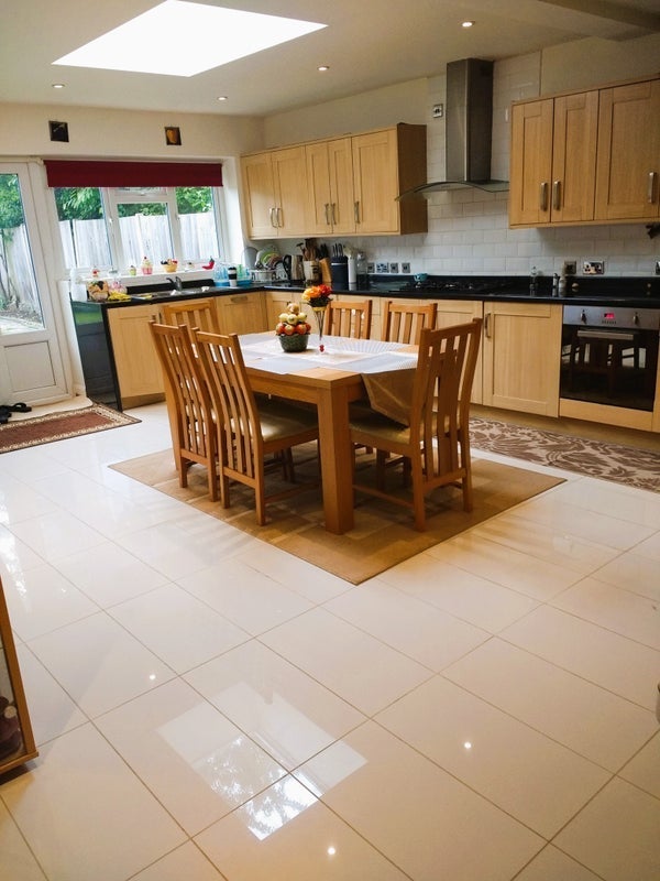 Room Coombe Lane in Greater London