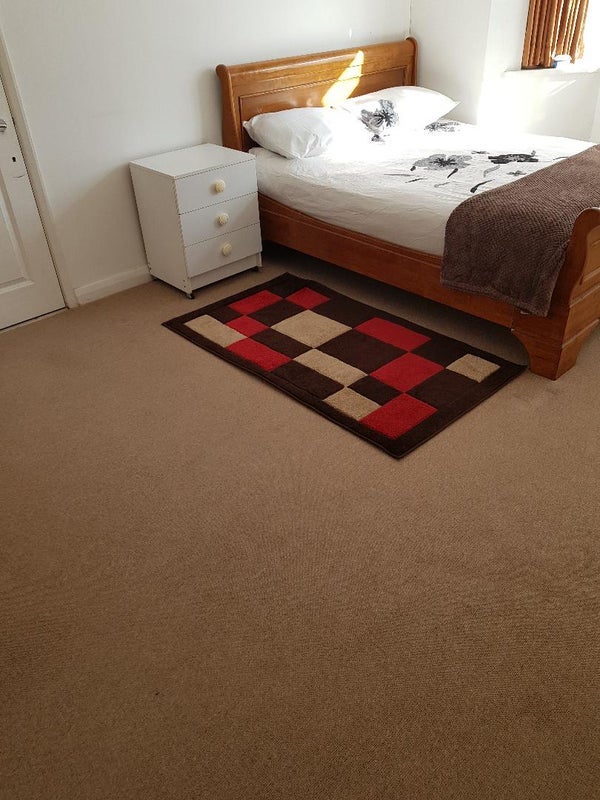Room Coombe Lane in Greater London