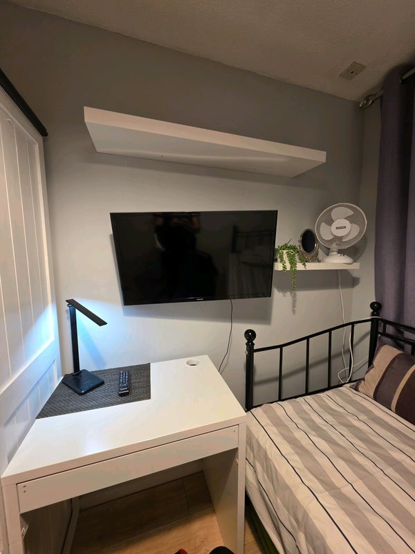 Room Holman Road in Epsom and Ewell