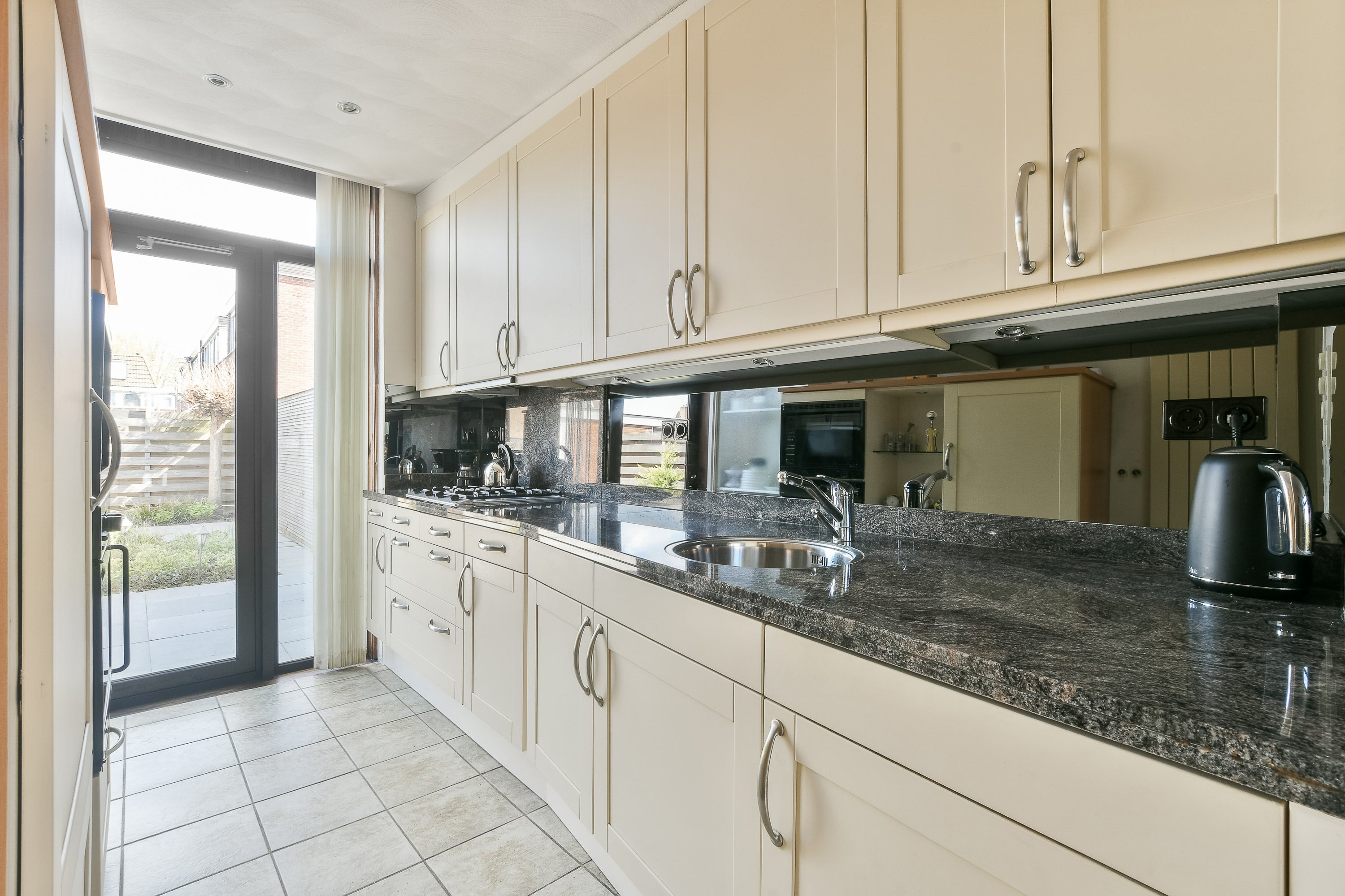 Tussenwoning te koop: Newtonstraat 11, Badhoevedorp