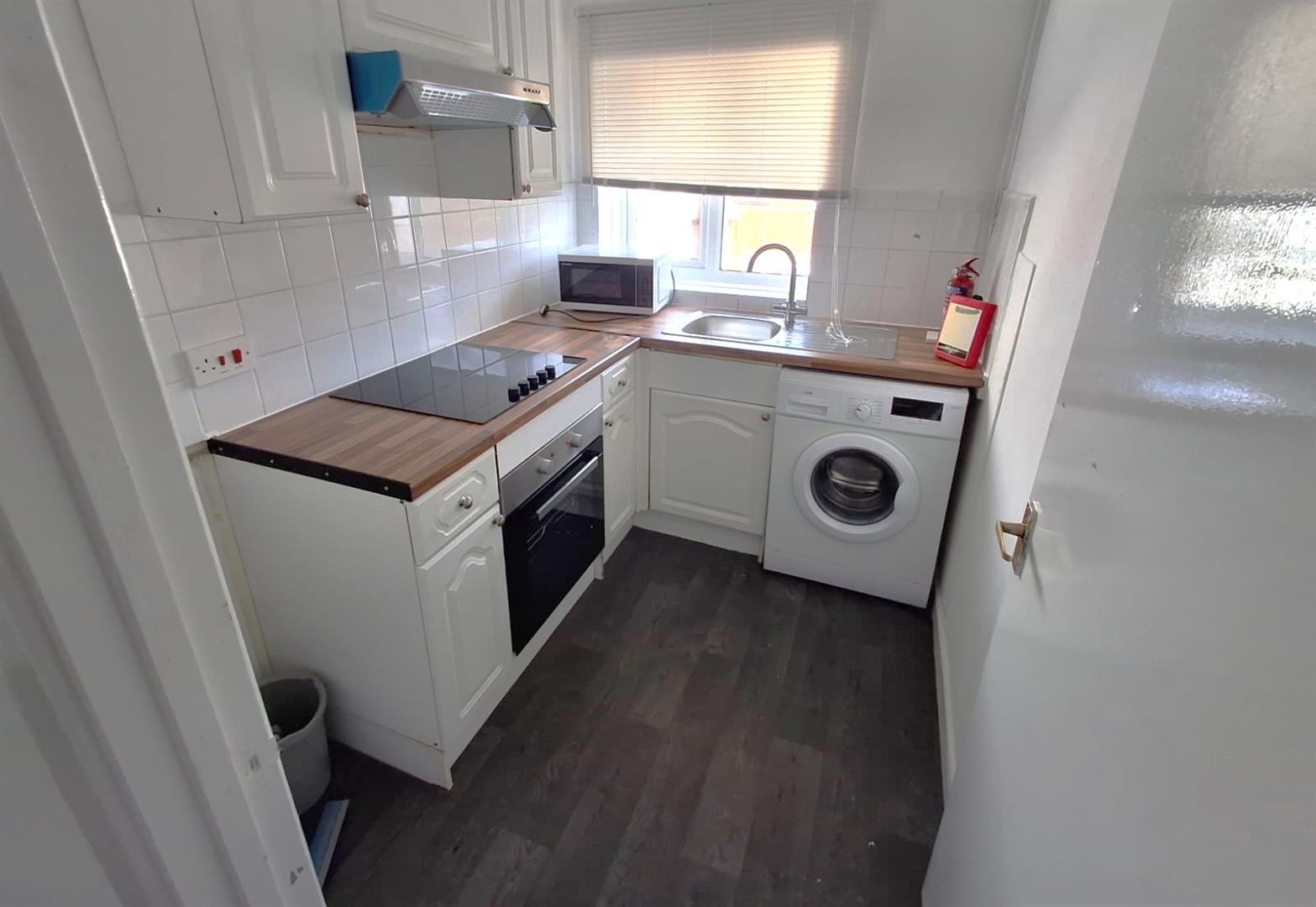 Flat Ashley Road in Poole