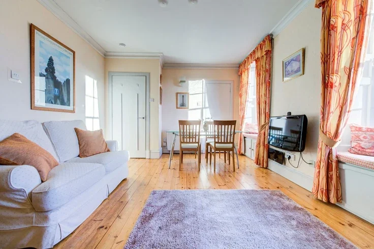Flat Borthwick's Close in City of Edinburgh
