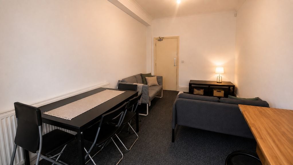 Room Beeston Road in Nottingham