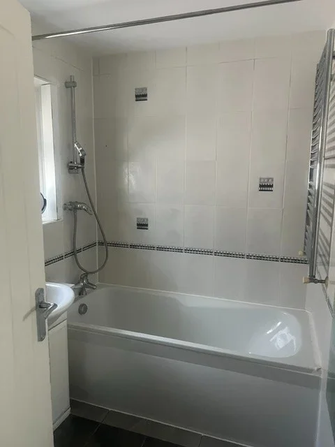 Flat Westmere Drive in Greater London