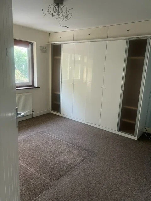 Flat Westmere Drive in Greater London