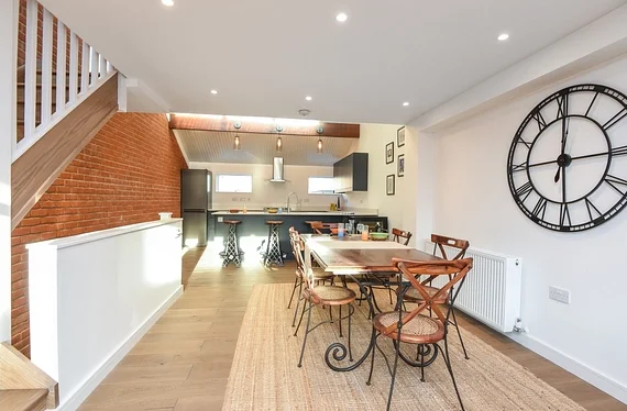 House Elm Grove in Greater London