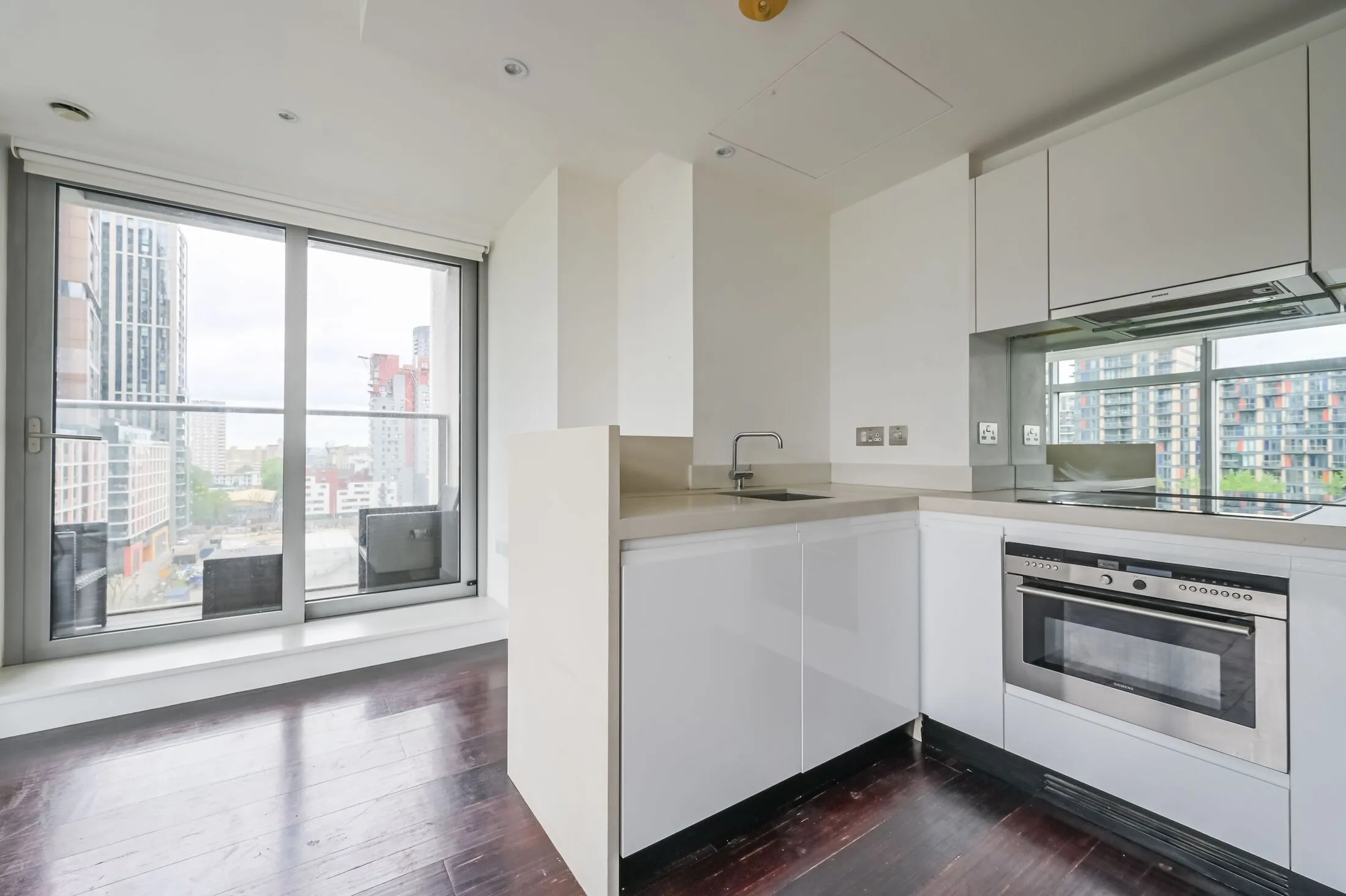 Flat Millharbour in Greater London