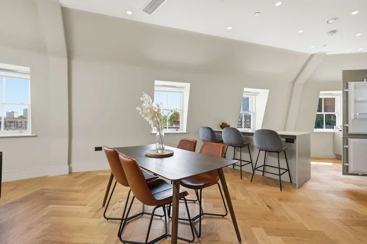 Flat Cheyne Walk in Greater London