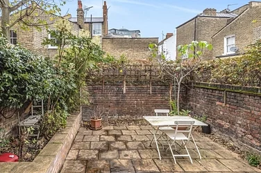 Flat Anselm Road in Greater London
