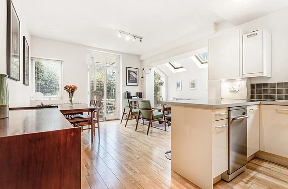 Flat Anselm Road in Greater London