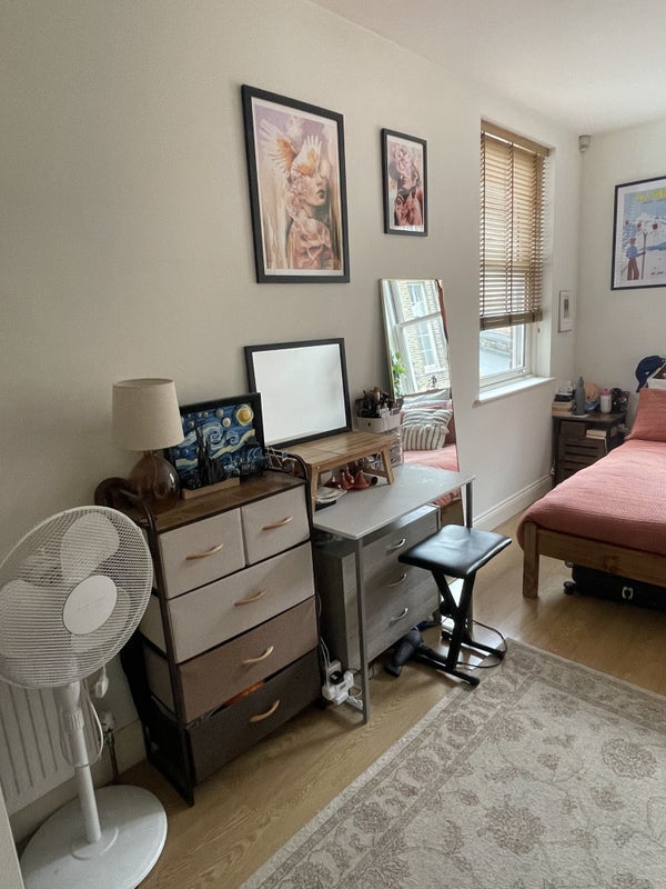 Room South Lambeth Road in Greater London