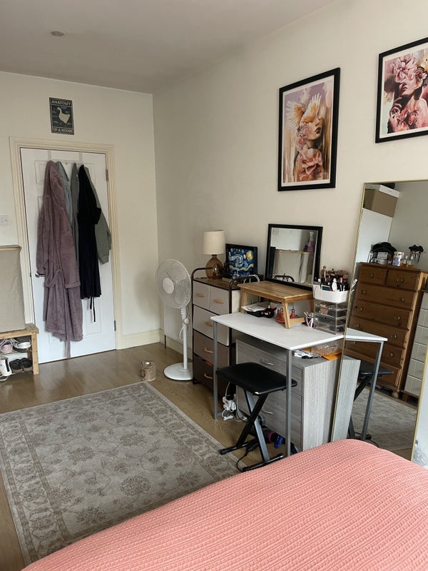 Room South Lambeth Road in Greater London