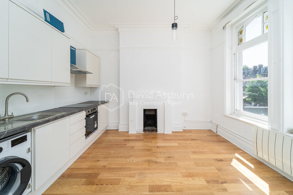 Flat Ringcroft Street in Greater London