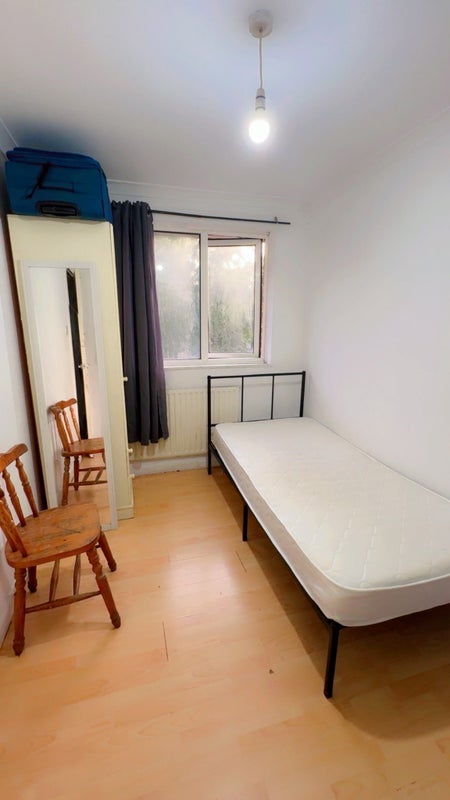 Room Bledlow Close in Greater London