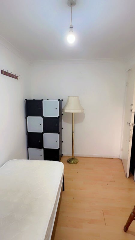 Room Bledlow Close in Greater London