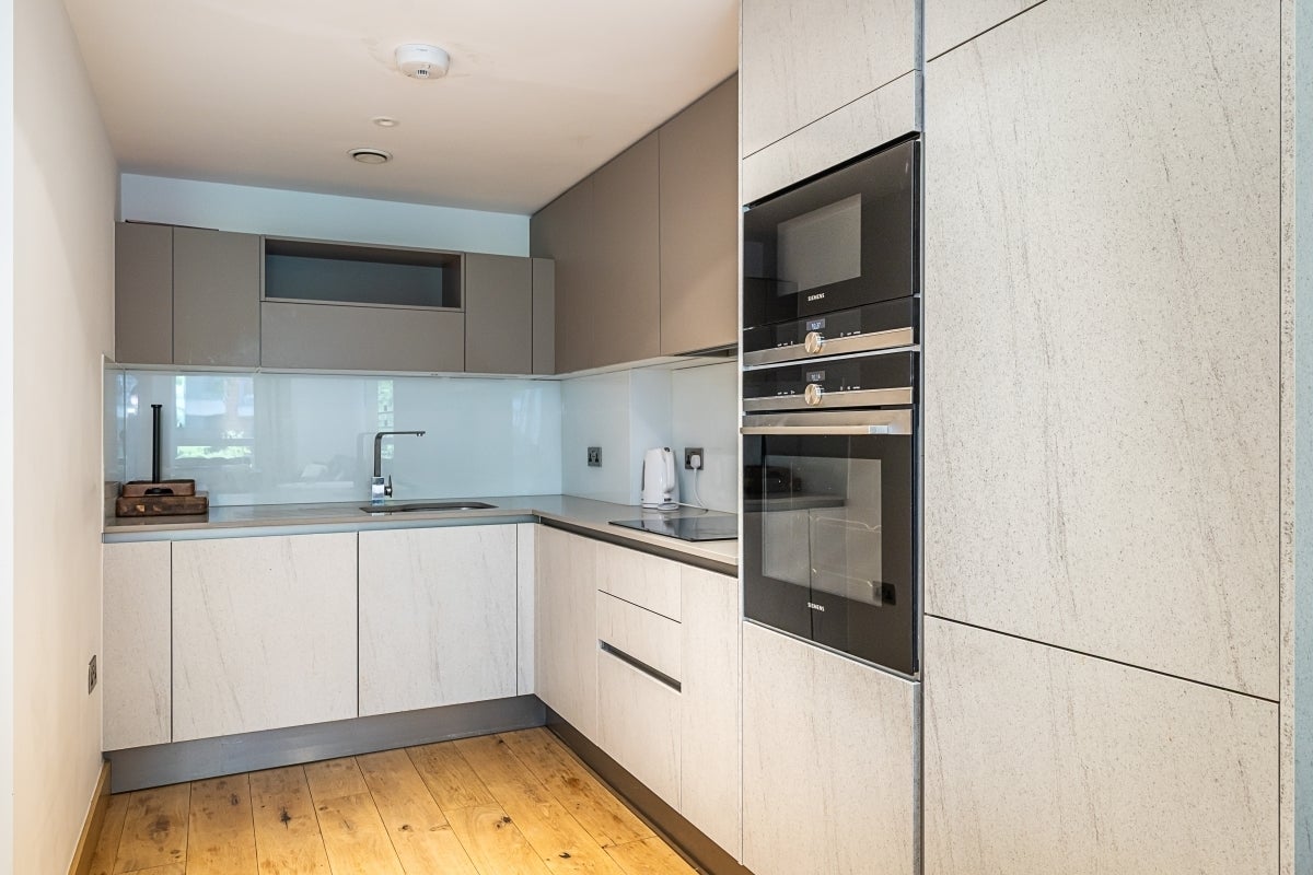Flat Hermitage Street in City of Westminster