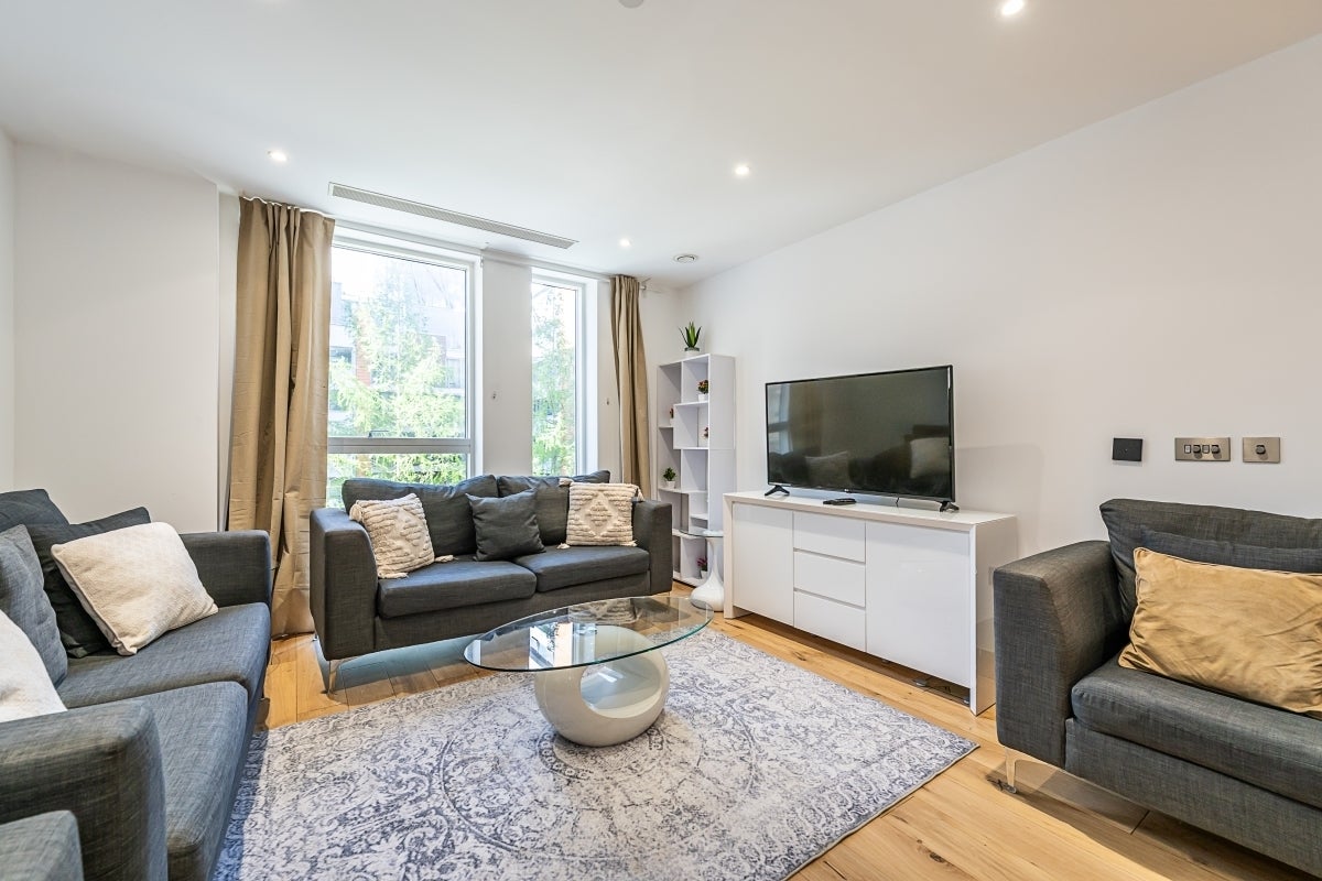 Flat Hermitage Street in City of Westminster