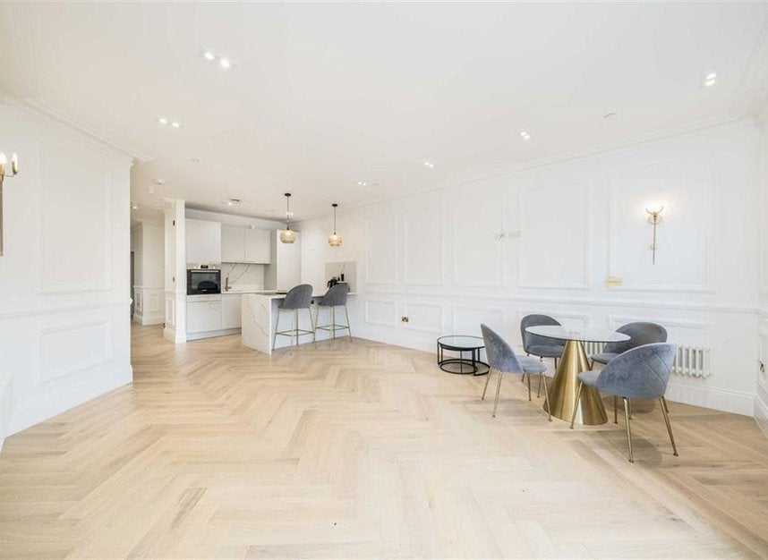 Flat Grange Road in Greater London