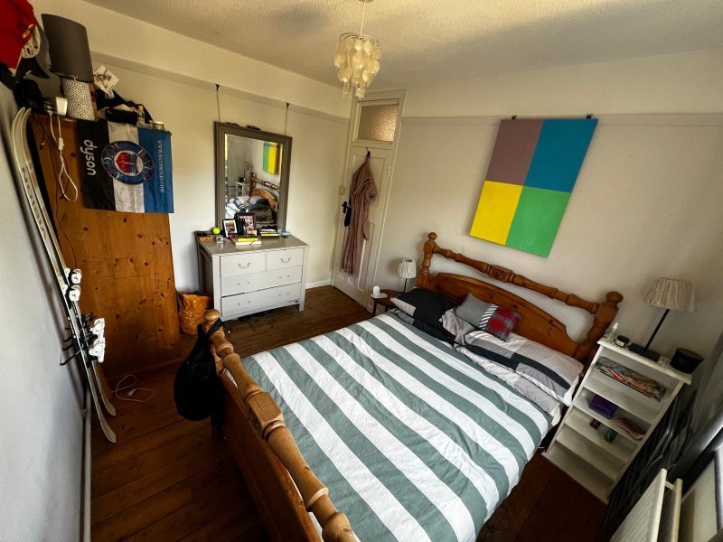 Flat Fairfield Drive in Greater London