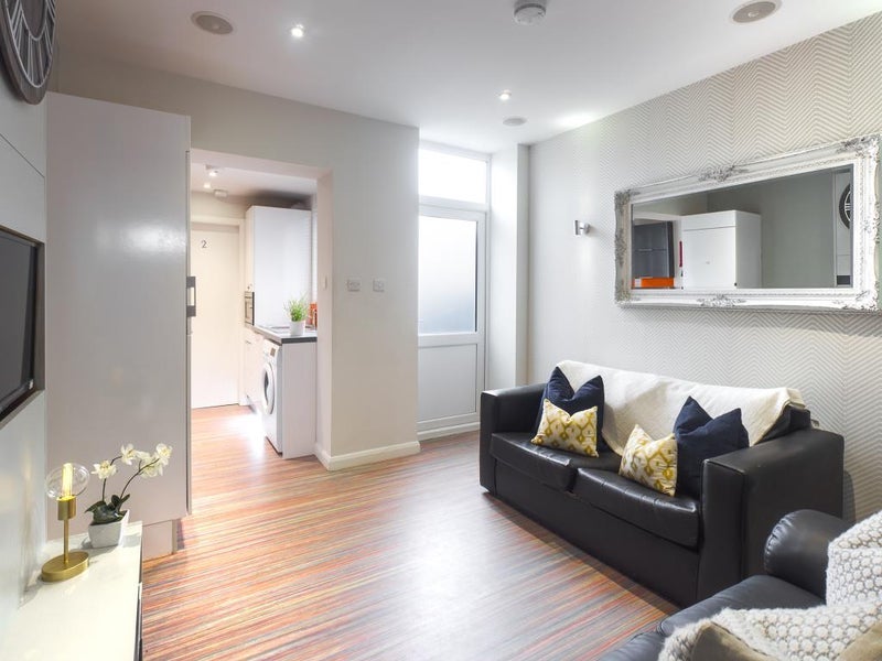 Room Thornton Road in Stoke-on-Trent