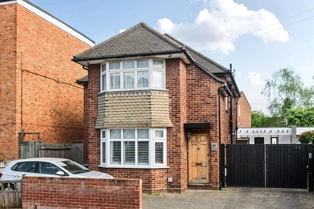 Flat Devonshire Road in Greater London