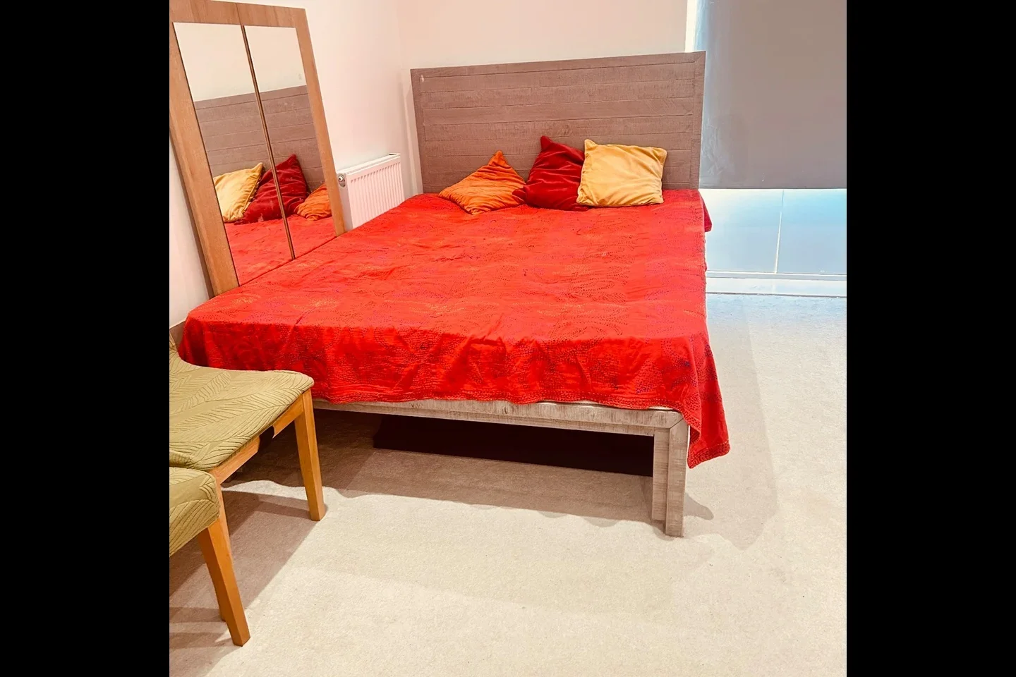 Room Bulstrode Avenue in Greater London