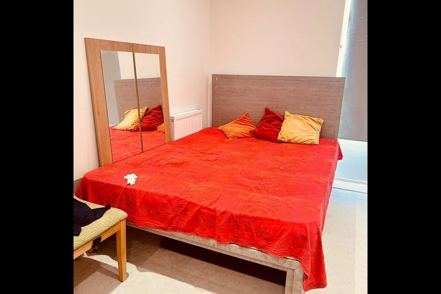 Room Bulstrode Avenue in Greater London