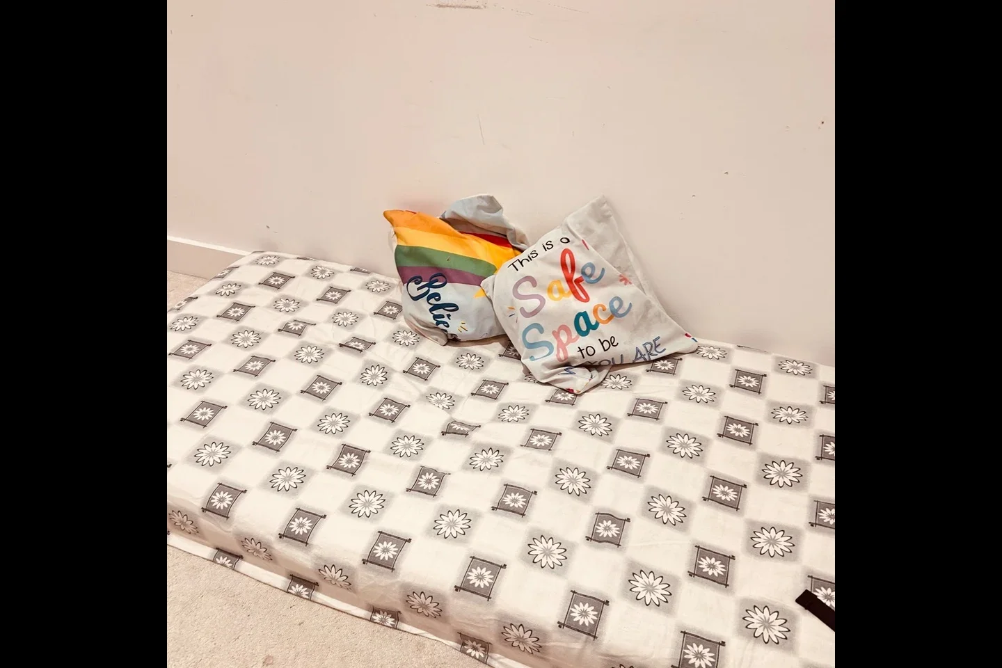Room Bulstrode Avenue in Greater London
