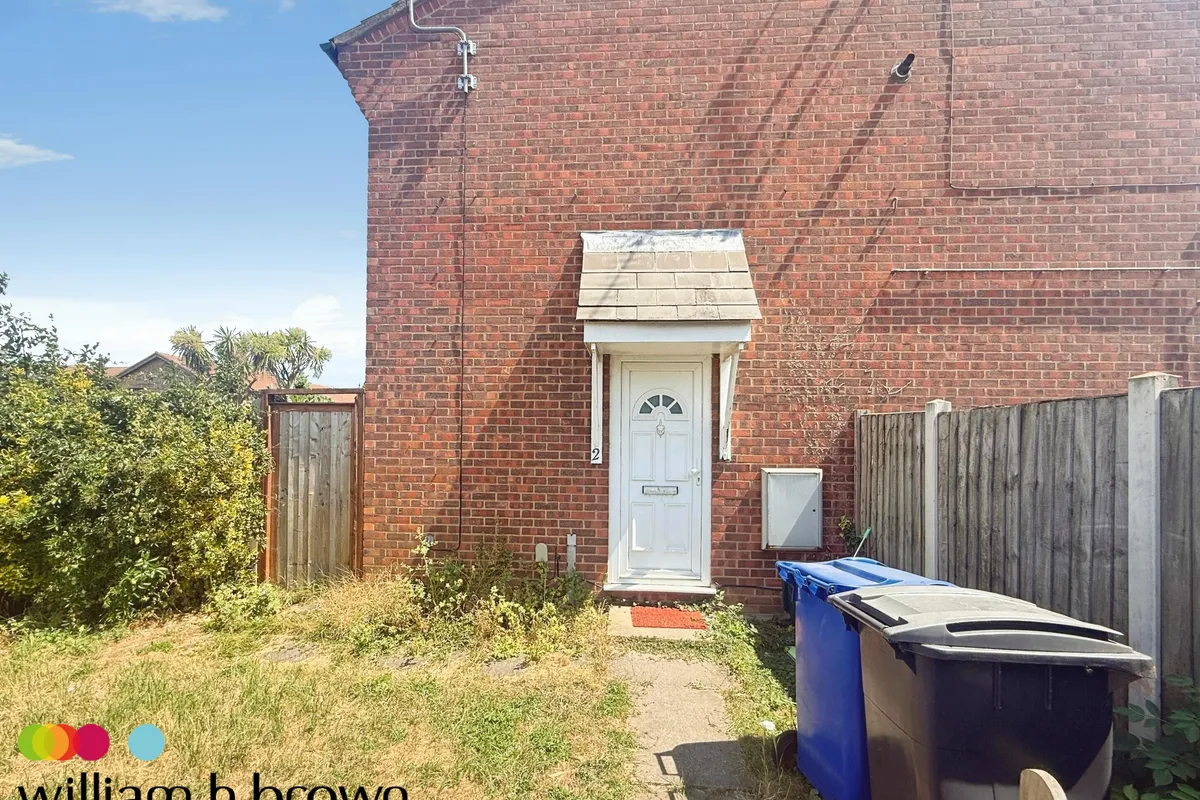 House Shaw Crescent in Tilbury