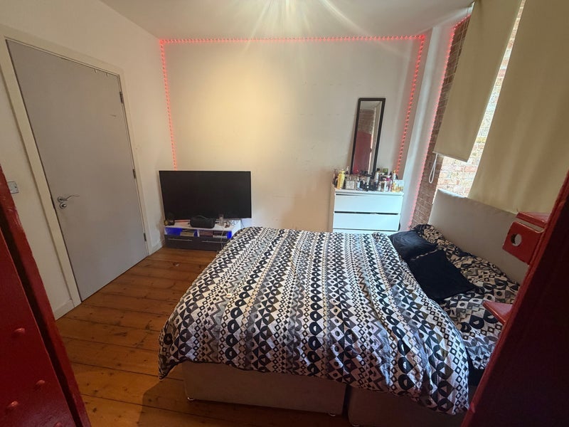 Room Back Church Lane in Greater London