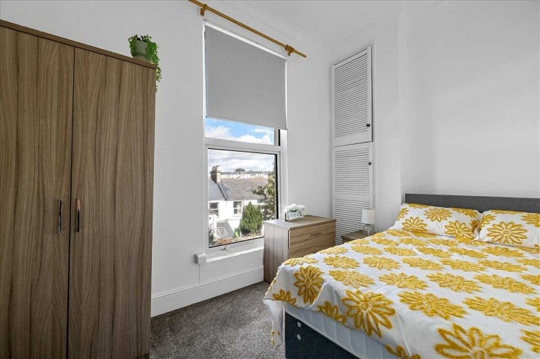 Flat Houndiscombe Road in Plymouth