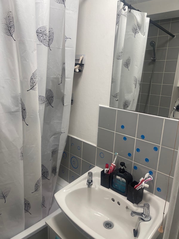 Room Radlix Road in Greater London