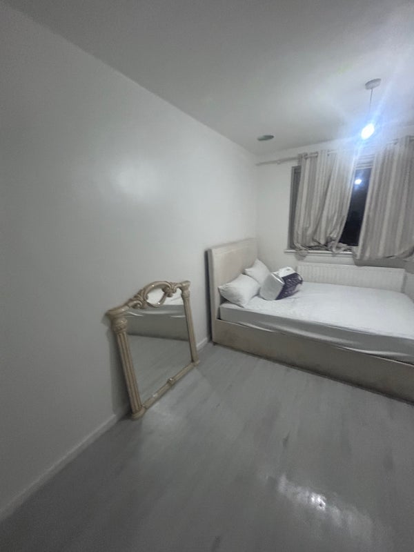 Room Radlix Road in Greater London