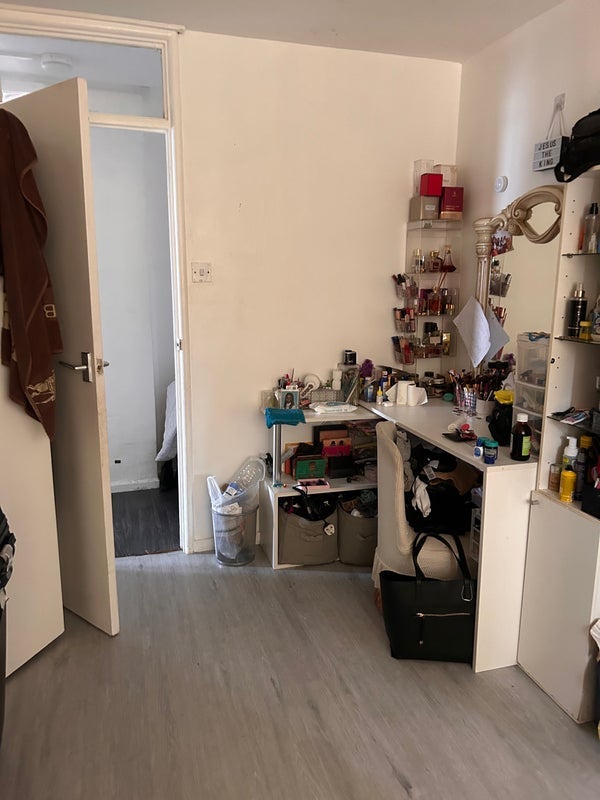 Room Radlix Road in Greater London
