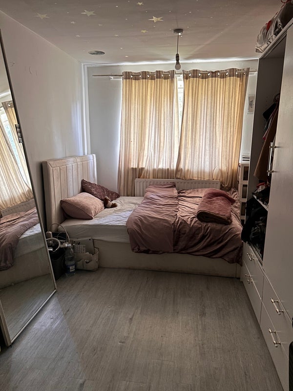 Room Radlix Road in Greater London