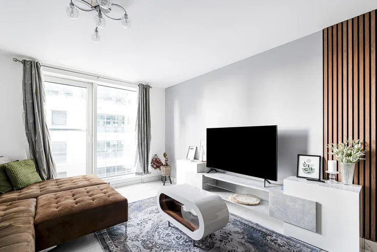 Flat Nine Elms Lane in Greater London