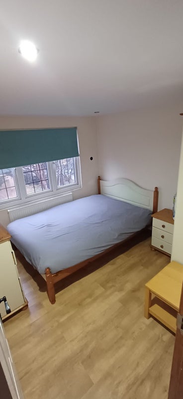 Room Firtree Avenue in Greater London