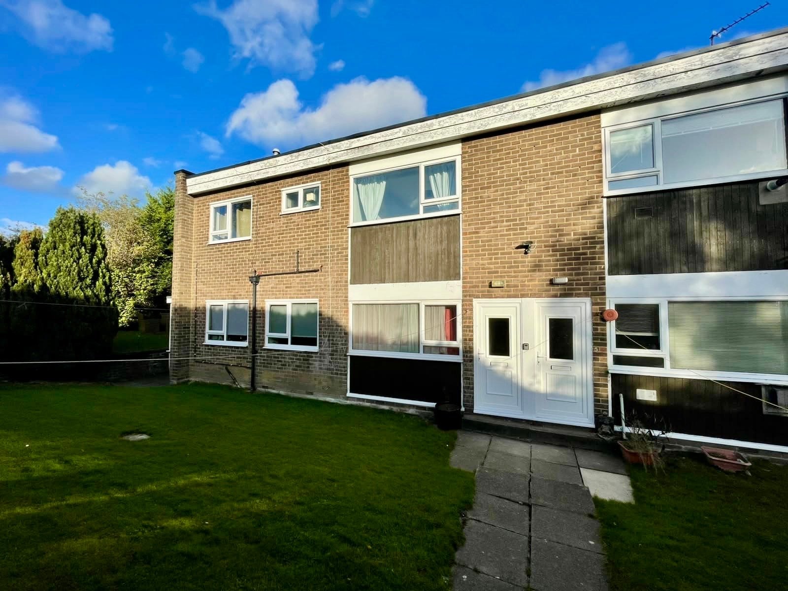 Flat North Grove Close in Leeds