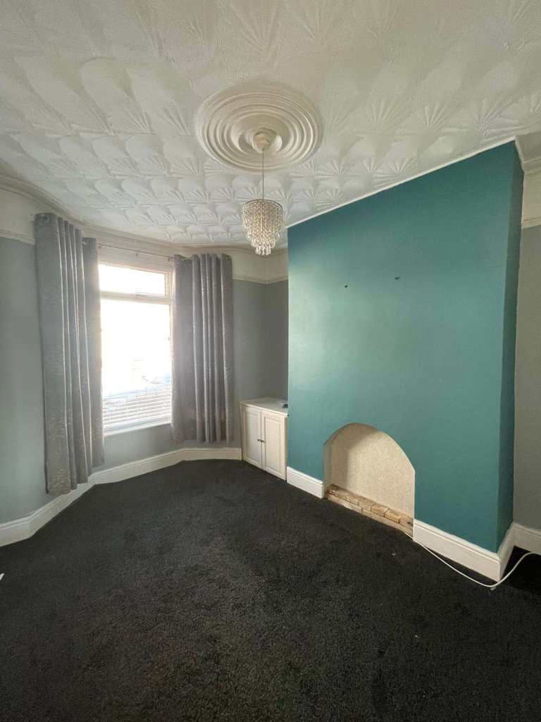 Flat Lauriston Road in Liverpool