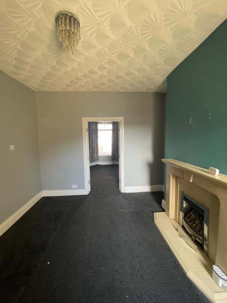 Flat Lauriston Road in Liverpool