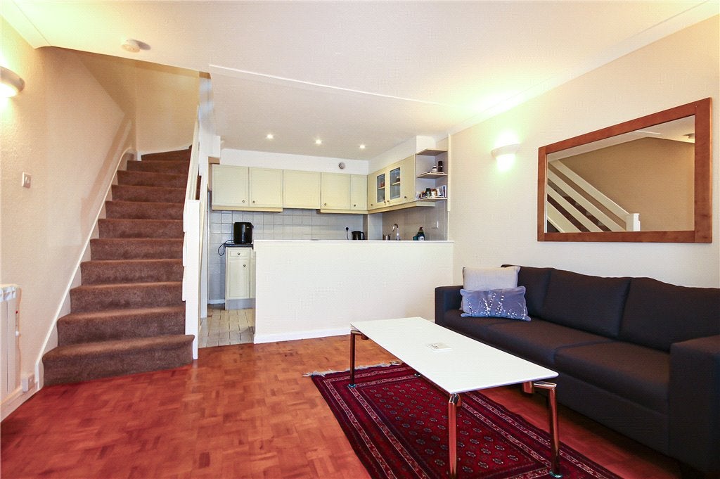 House Meadowbrook Close in Slough