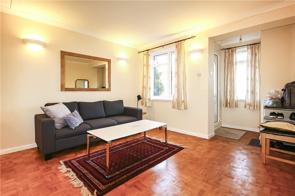 House Meadowbrook Close in Slough