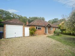 House Harpesford Avenue in Borough of Runnymede