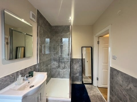 Room Cedar Avenue in Greater London
