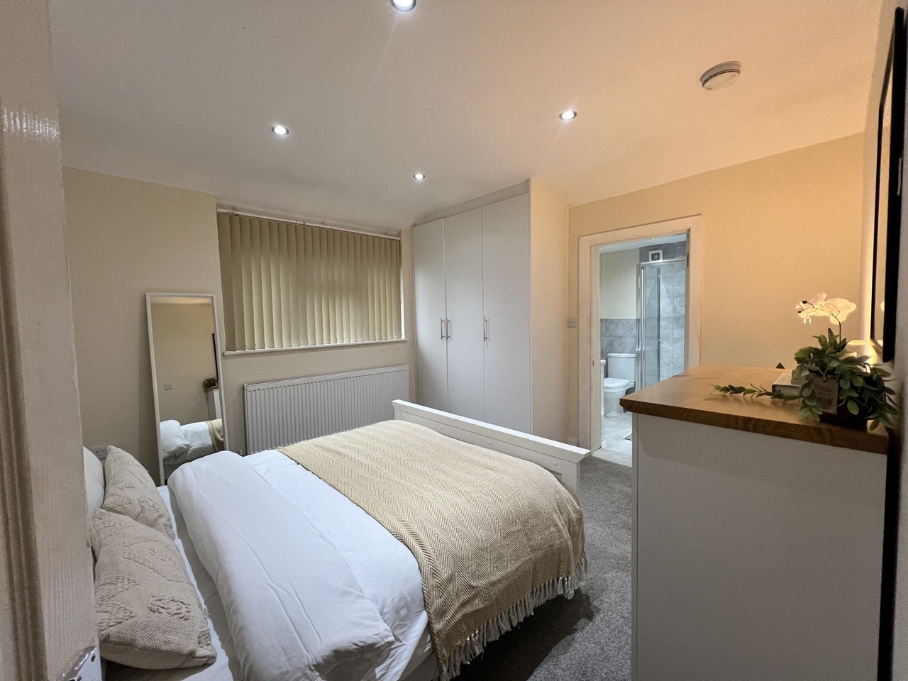 Room Cedar Avenue in Greater London