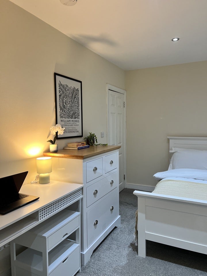 Room Cedar Avenue in Greater London