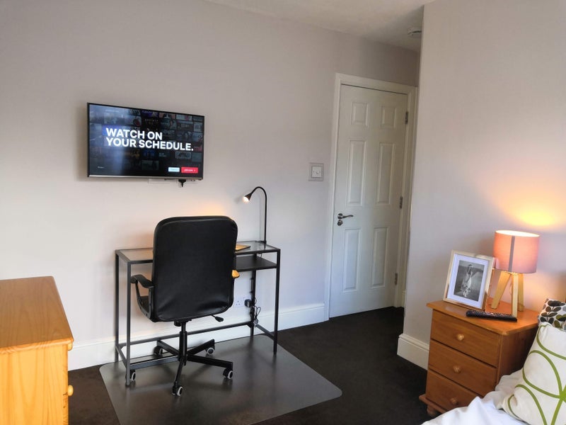Room Canada Road in Greater London
