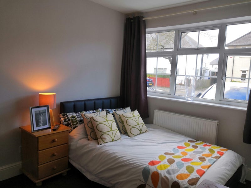 Room Canada Road in Greater London