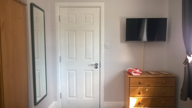 Room Canada Road in Greater London